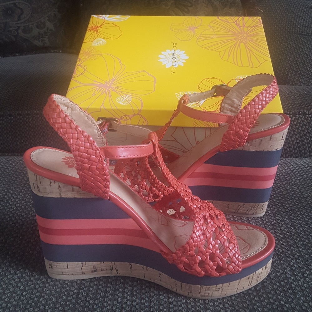 🌺Yellow Box Coral Wedges Size 7🌺